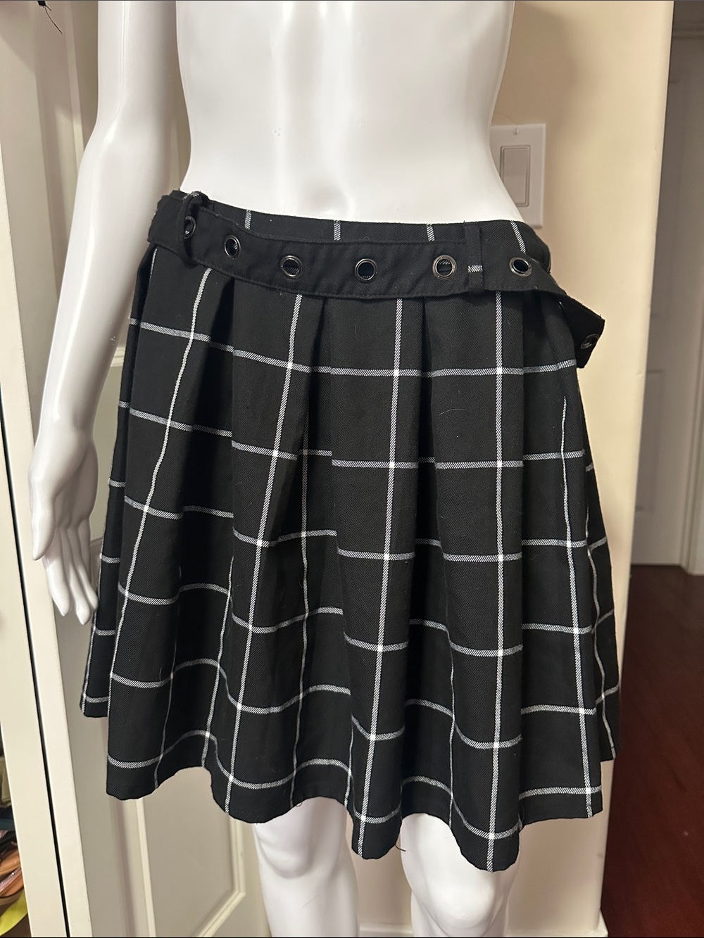 Hot Topic Windowpane Plaid Pleated Academic Grunge Mini Skirt L NWOT